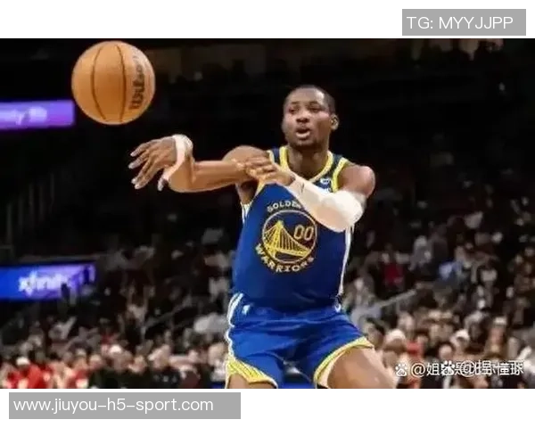 库里赞巴特勒挡拆技巧称其持球冷静能得分也能助攻队友